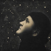 Omar Galliani, Autoritratto. Matita su tavola, 150x150 cm, 2018. Galleria degli Uffizi, Firenze